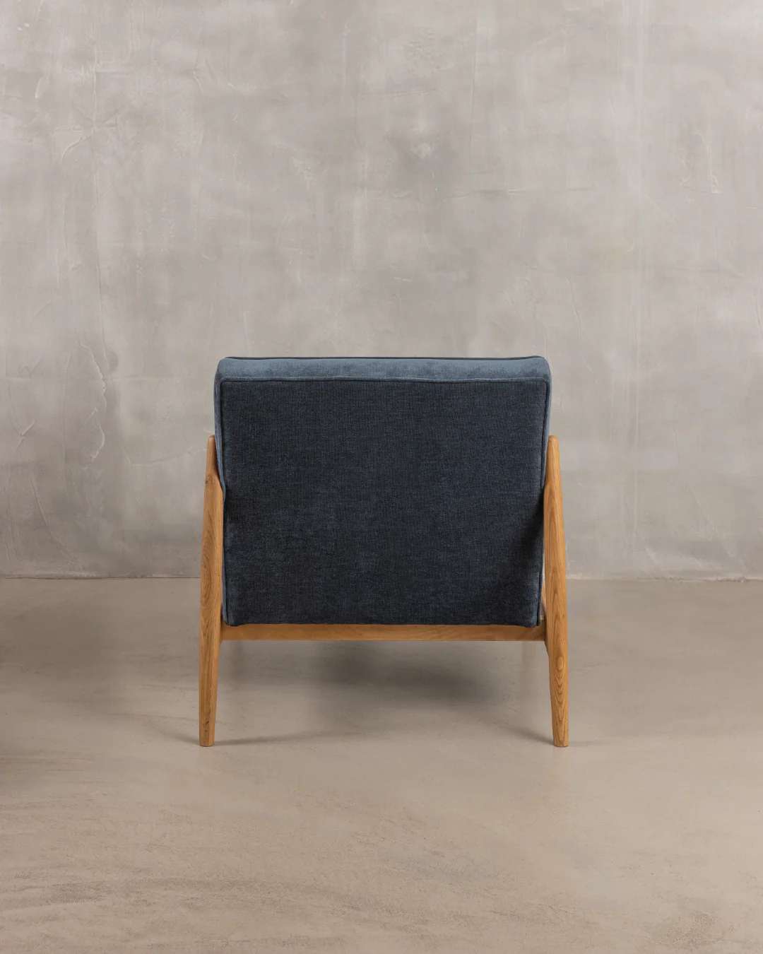 Arna Lounge Chair - Image 4