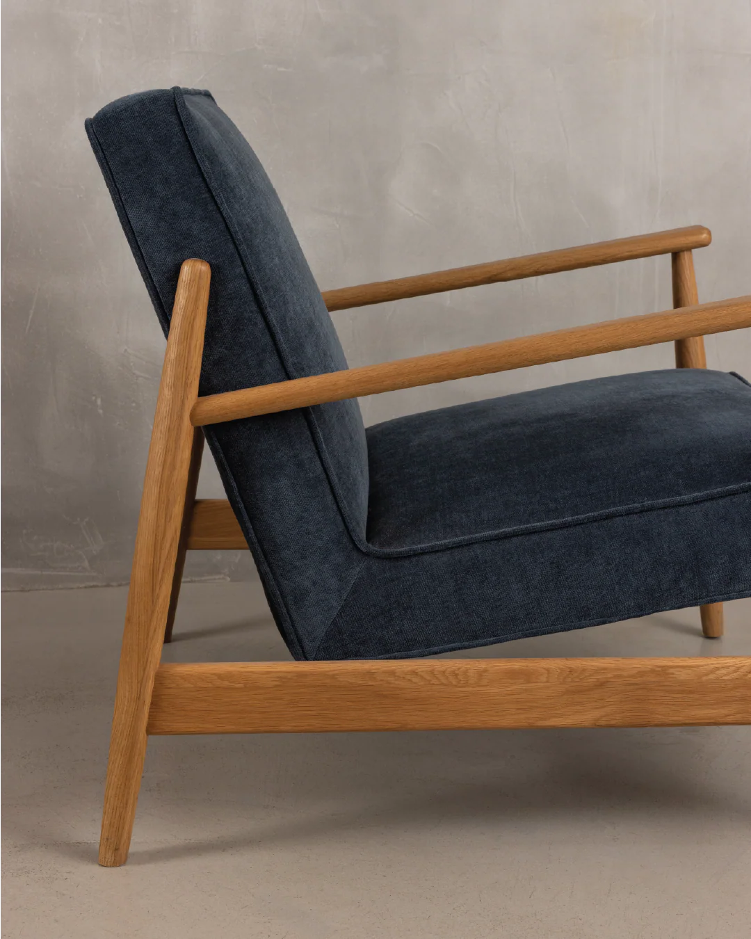 Arna Lounge Chair - Image 5